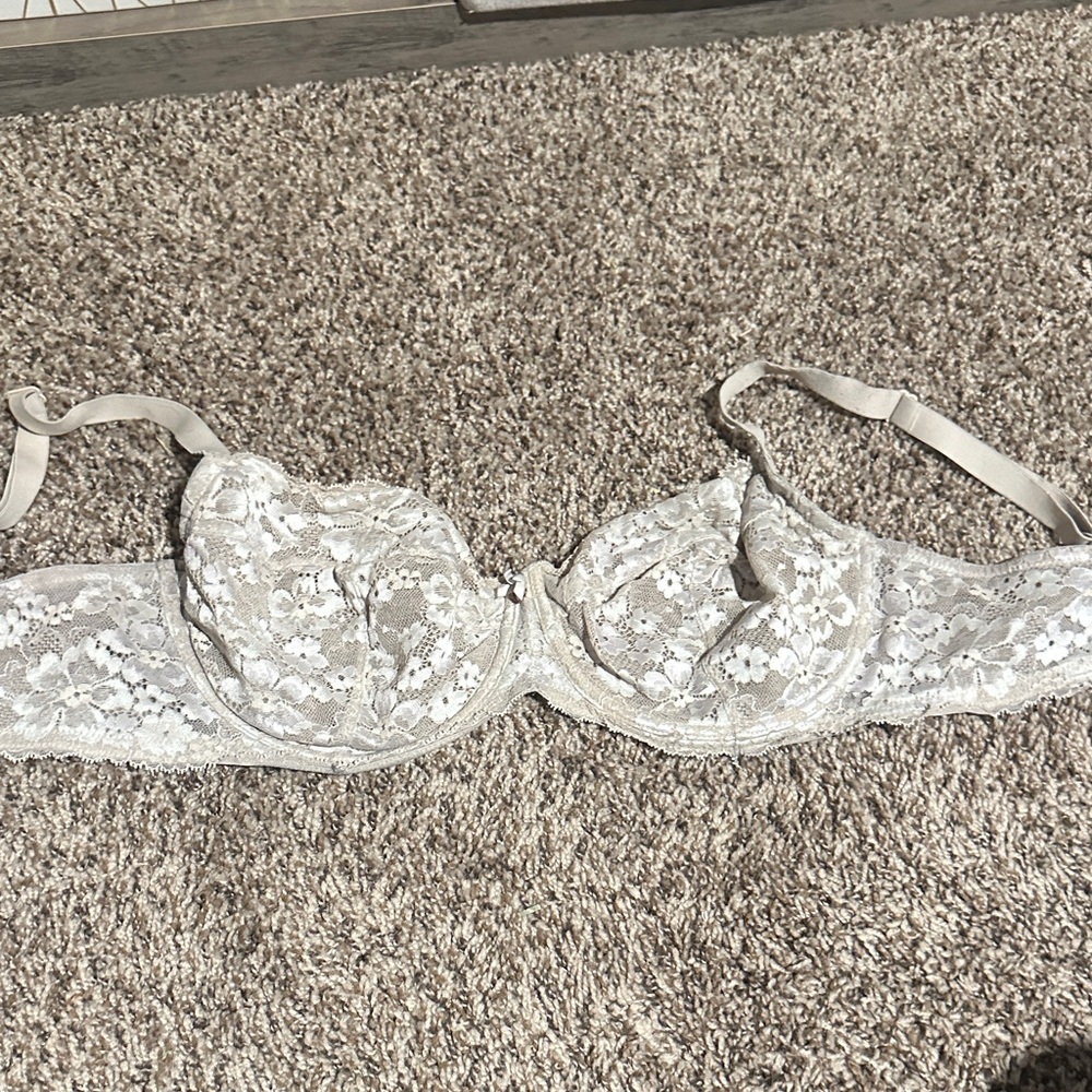 Beige VS Bra